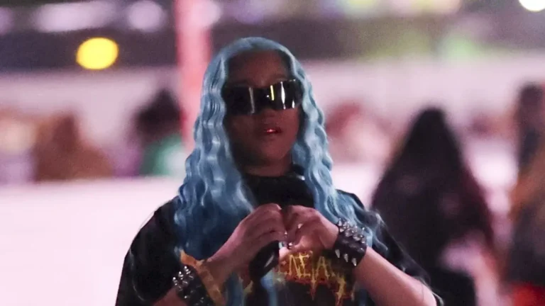 Festival beauty looks 2026 — glitter eyes, mermaid waves and floral nails at Coachella